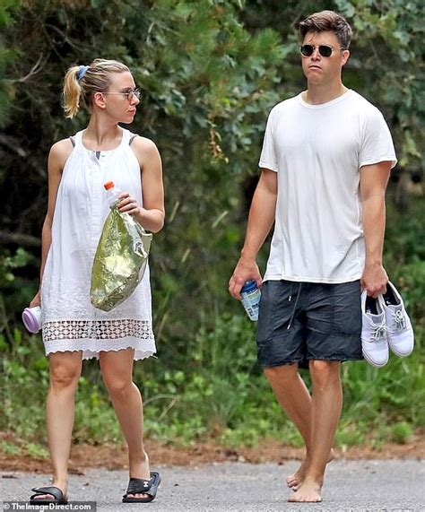 scarlett johansson beach|Scarlett Johansson, Colin Jost Take a Beachside Stroll in The。